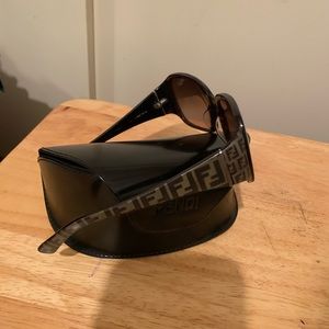 Fendi Signature Brown Shades with case